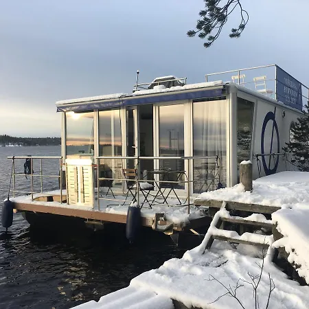 Houseboat Aquavilla * هينولا
