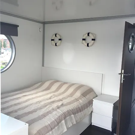 بوتيل Houseboat Aquavilla *