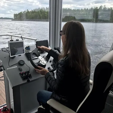 Houseboat Aquavilla * هينولا