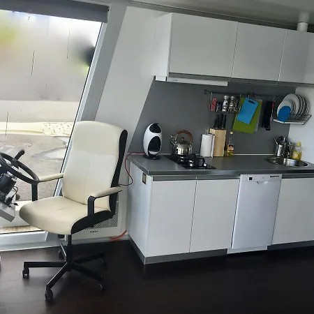 بوتيل Houseboat Aquavilla *