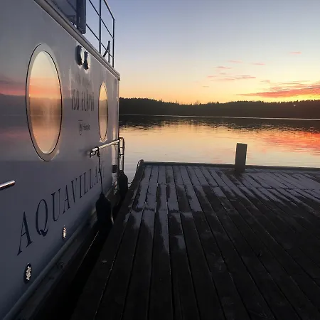 Houseboat Aquavilla * هينولا