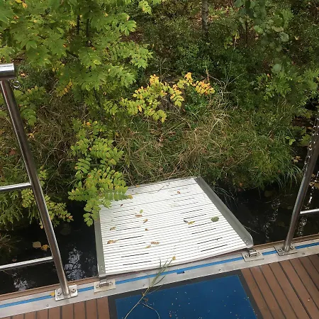 Houseboat Aquavilla * هينولا