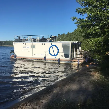 Houseboat Aquavilla *