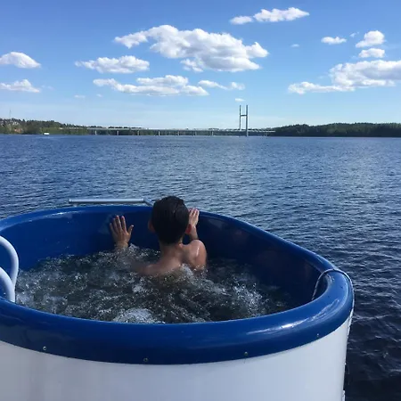 بوتيل Houseboat Aquavilla هينولا