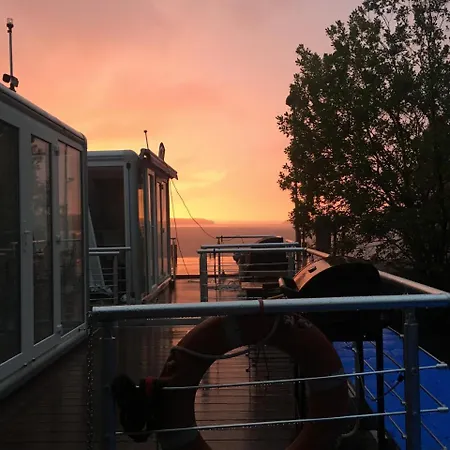 Houseboat Aquavilla بوتيل هينولا